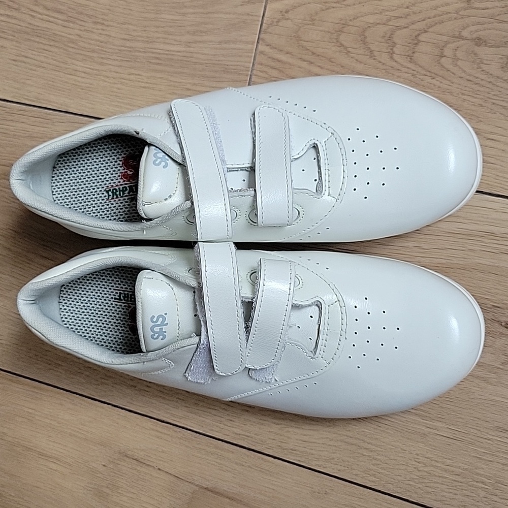 NWOT SAS ME TOO SHOES size 6